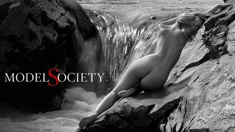 How to see nude models as art. Naked bodies in nature.