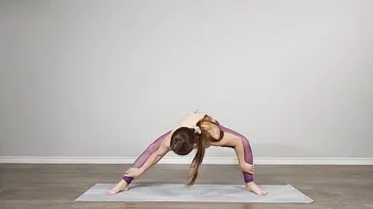 Workout stretching at home in sheer pants #maskedmodelfit #9