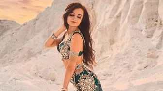 Belly dance - hips moving dance - Arabic belly dance