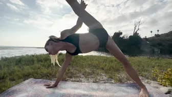 BEACH YOGA #4