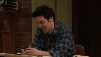 Implied Nudity - How I met your Mother S4E21 #7