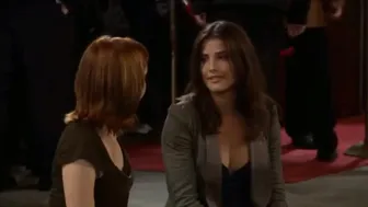 Implied Nudity - How I met your Mother S1E5 #4