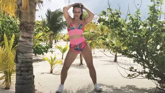 Dancing Girl on Instagram | Booty Dance Workout | Girl in Shorts