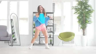 Edamame bbno | Shuffling Dance | Shuffle Girl | Cutting Shape Dance | Girl in Shorts #9