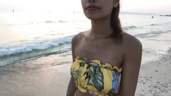 Beach Fashion Try On//Walking along the beach in Sunset time♥️♥️ #2