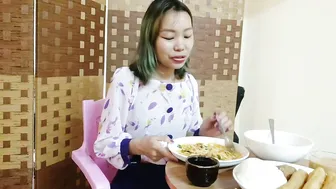 TRY BURMESE FREAKFAST || Myanmar || julia #9