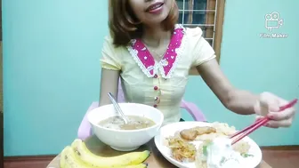 Eating Mone Hin Nga//Burmese Snack//Myanmar Girl #7