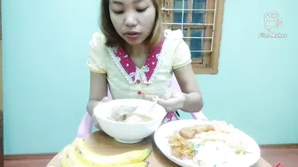 Eating Mone Hin Nga//Burmese Snack//Myanmar Girl #8