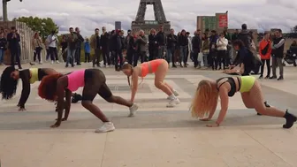 Twerk in front of the Eiffel Tower! Wiggle - Snoop Dogg #1