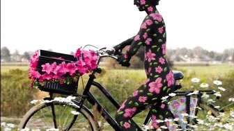 Art video: Flowergirl - bodypainting by Amit Bar #2