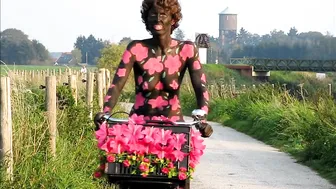 Art video: Flowergirl - bodypainting by Amit Bar #5