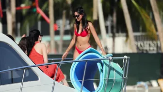 She Is Not SHY!! Cr4zy Day in Miami !! Boat Zone #2