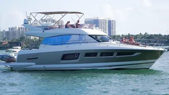 TOP MODELS at Haulover Sandbar! Boat Zone Miami #9