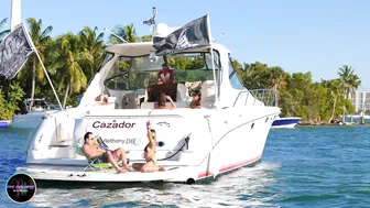 SHE KNOWS HOW TO MOVE IT! MIAMI SANDBAR | BOAT ZONE MIAMI #4