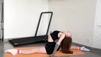 FLEXIBLE GIRL. STRETCH LEGS & FEET. SPLITS & OVERSPLITS. YOGA CONTORTION. GYMNASTICS FLEX #8