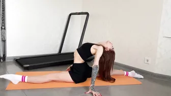 FLEXIBLE GIRL. SPLIT STRETCH. STRETCHING WORKOUT. GYMNASTIC FLEX. CONTORTION YOGA. YOGA ART #4