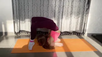 FLEXIBLE GIRL. GYMNASTICS FLEX. SPLITS AND OVERSPLITS. YOGA CONTORTION. SPLITS & OVERSPLITS #9