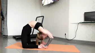 FLEXIBLE GIRL. CONTORTION CHALLENGE. GYMNASTIC FLEX. SPLITS & OVERSPLITS. FULL BODY STRETCH #2