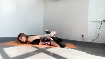 SPLITS STRETCHING. YOGA ART. CONTORTION ROUTINE. GYMNASTICS FLEX #8