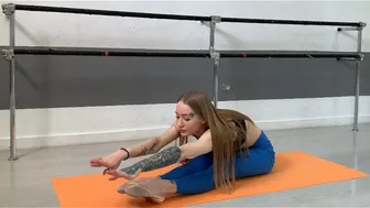 STRETCH LEGS & FEET. SPLIT CHALLENGE.YOGA CONTORTION. GYMNASTICS FLEX. FULL BODY STRETCH