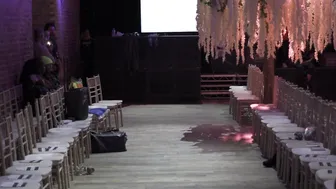 Back stage Video of Model Rehersal before show How to walk on the ramp 2 Video del escenario traser #8