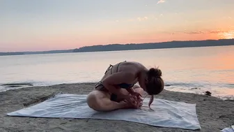 Day 3 - Hamstrings & Quads | 7 Day Beach Self Love Yoga Series #2