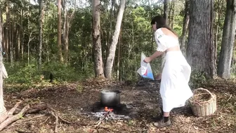 Foraging For Natural Dyes In The Australian Bush! Dyeing My Clothes In Nature #6