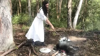 Foraging For Natural Dyes In The Australian Bush! Dyeing My Clothes In Nature #7