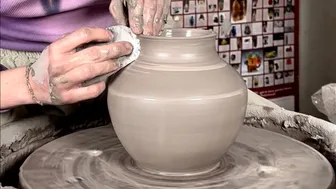 Just making a little pot with some clay