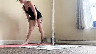 4 daily stretches #10