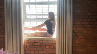 Window ledge yoga ♥️♥️ #2