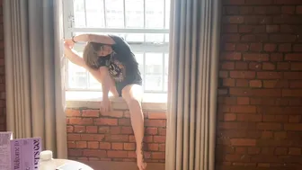 Window ledge yoga ♥️♥️ #6