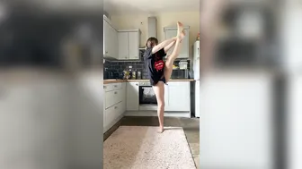 Kitchen balance yoga #9