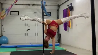 Pole & Middle Splits