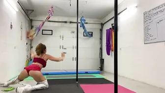 Pole & Middle Splits #8