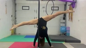 Handstand play