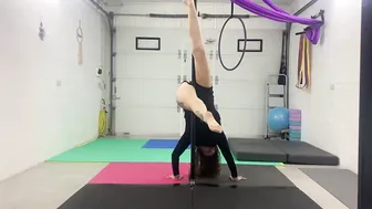 Handstand play #9