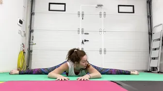 Yoga flow and middle splits #9