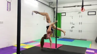 Handstand combo #10