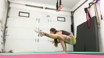 Mini hand balance flow #8