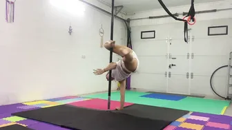 Claw grip handstand #10