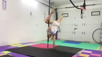 Claw grip handstand #5