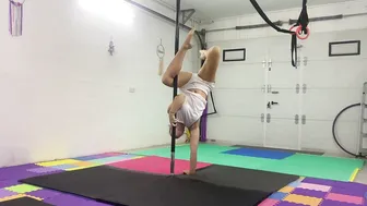 Claw grip handstand #6