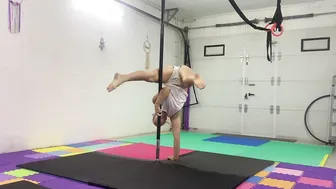 Claw grip handstand #7