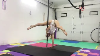 Claw grip handstand #8