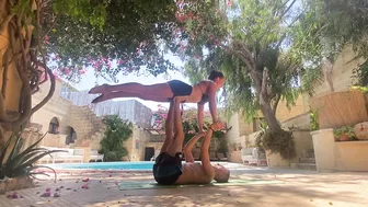 Doubles Acro yoga #4