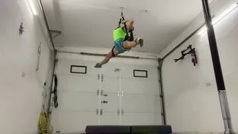 Trapeze straddle #1