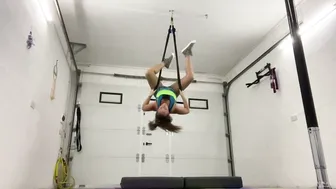 Trapeze straddle #10