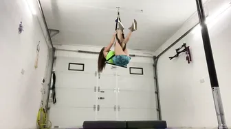 Trapeze straddle #2