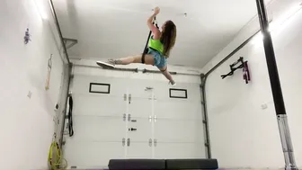 Trapeze straddle #3